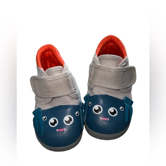thumbnail image 2 of Ikiki Squeaky Shoes For Toddlers - Walking Shoes With On/Off Squeaker Switch & Wide Opening 2 of 14